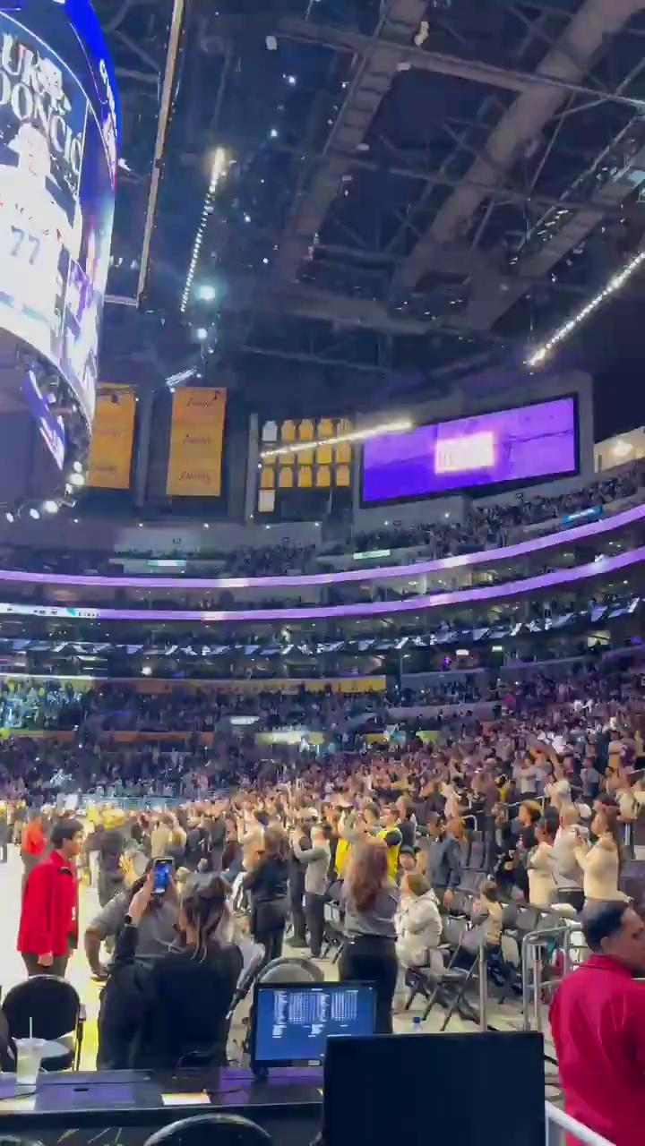 kaiyun中国官方网站东契奇回归赛场，问鼎冠军首场状态亮眼，湖人观众沸腾！的简单介绍